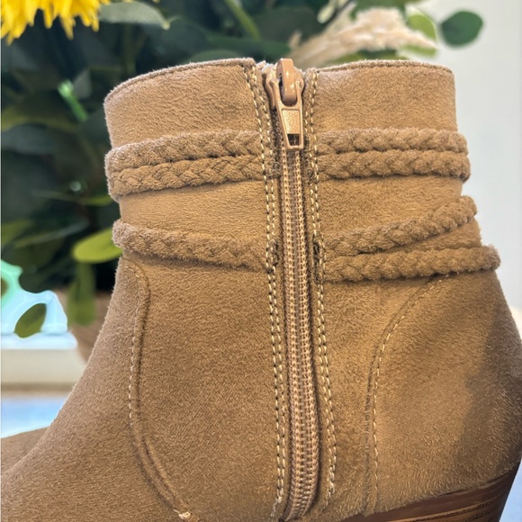 U.S.P - Picture 5 of 10